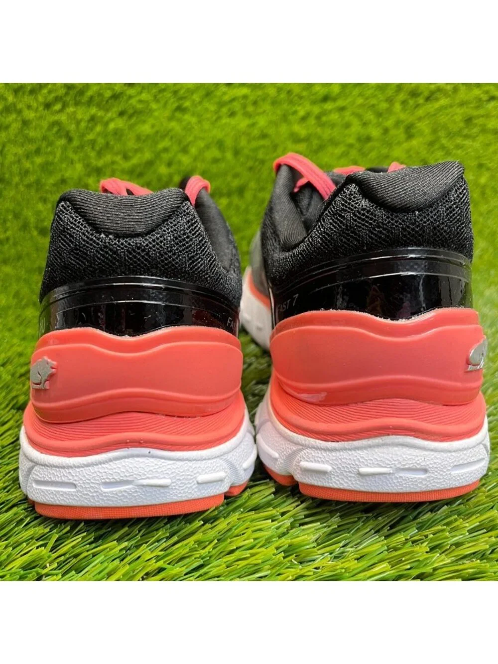 Karhu Fast 7 MRE Womens Size 9 Jet Black Coral Athletic Running Shoes Sneakers